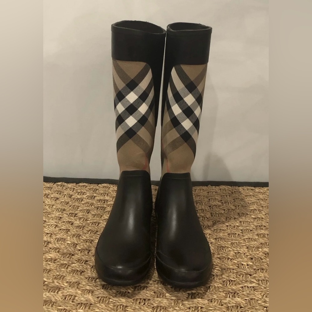Women’s Burberry Rain Boots Sz 8